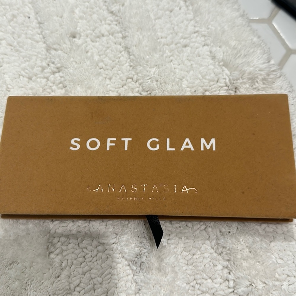 Anastasia soft glam eye pallet